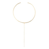 Choker med hängande vita pärlor